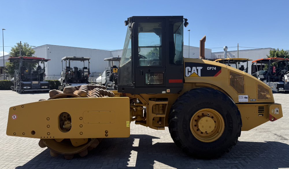 Usato 2010 Caterpillar CP 74