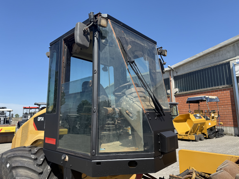 Usato 2010 Caterpillar CP 74