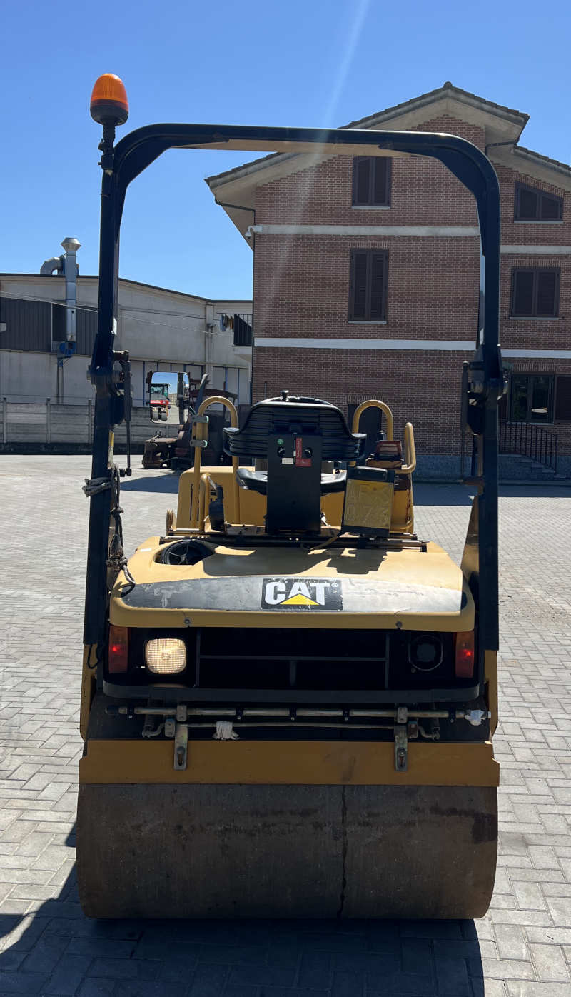 Usato 2006 Caterpillar CB 334E