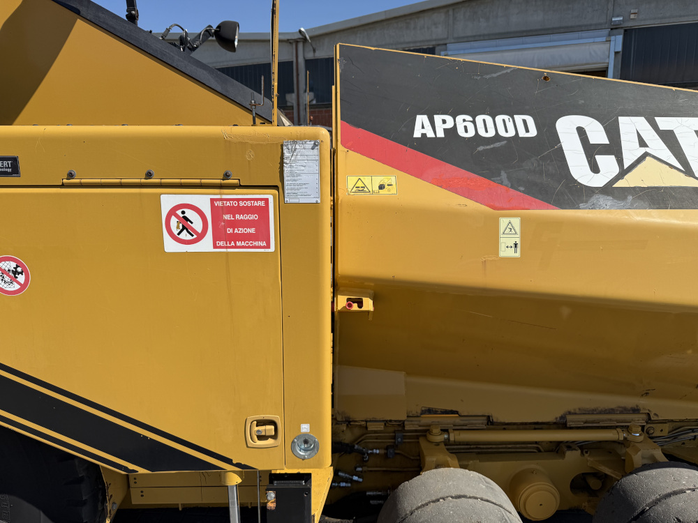 Usato 2010 Caterpillar AP 600D