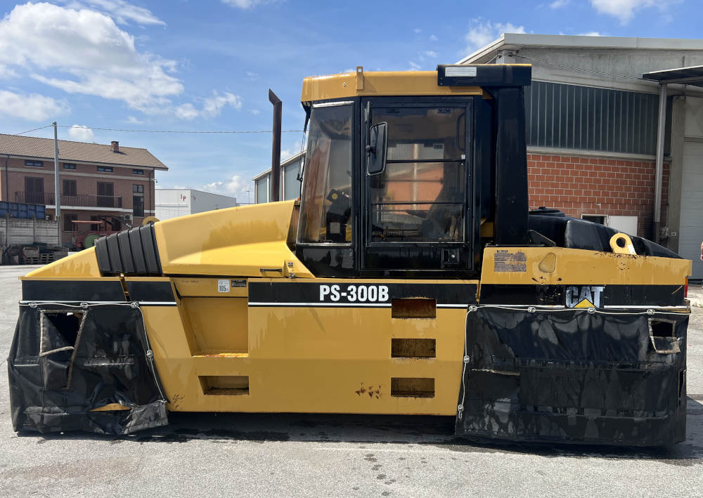 Usato 2002 Caterpillar PS 300B