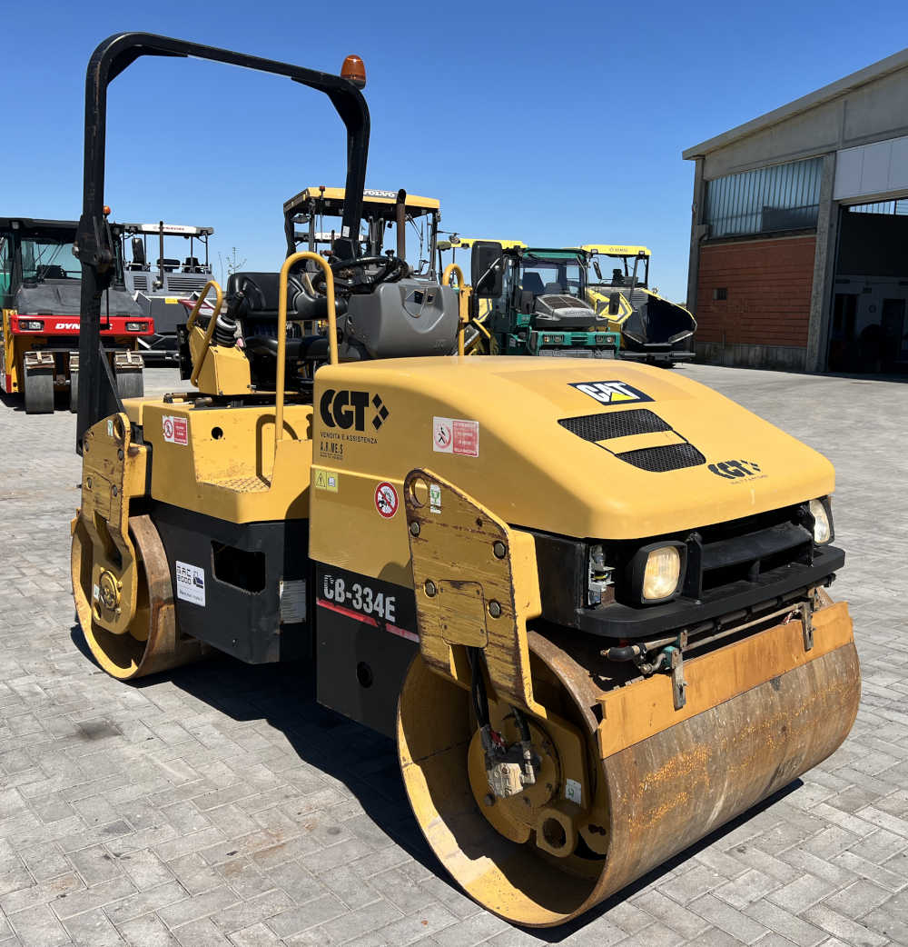 Usato 2006 Caterpillar CB 334E