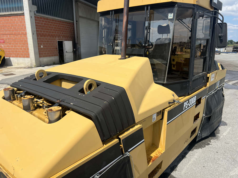 Usato 2002 Caterpillar PS 300B