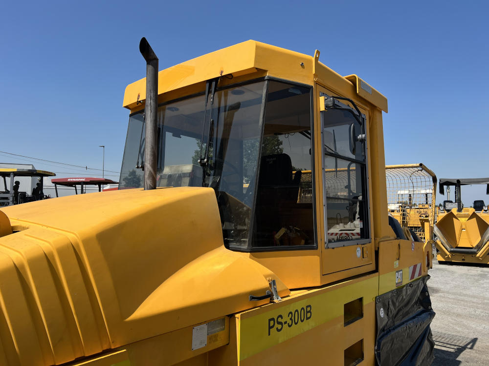 Usato 2001 Caterpillar PS 300B -521-