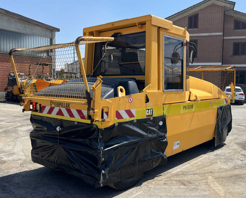 Usato 2001 Caterpillar PS 300B -521-