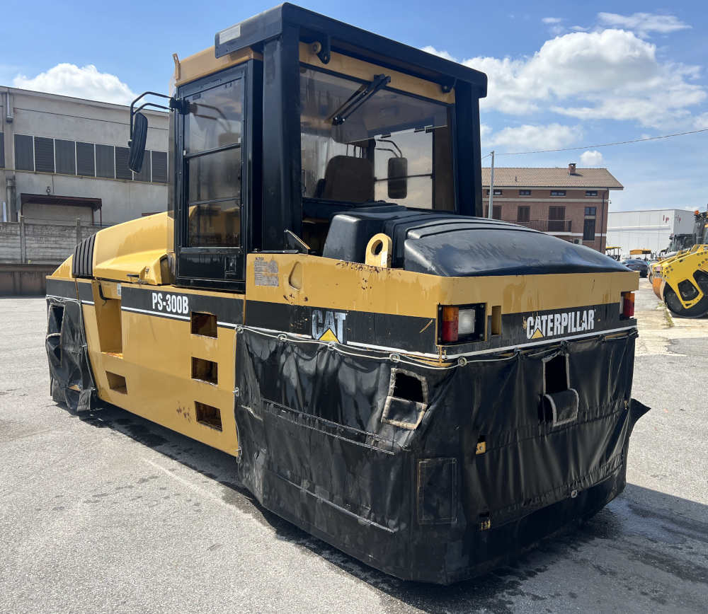 Usato 2002 Caterpillar PS 300B