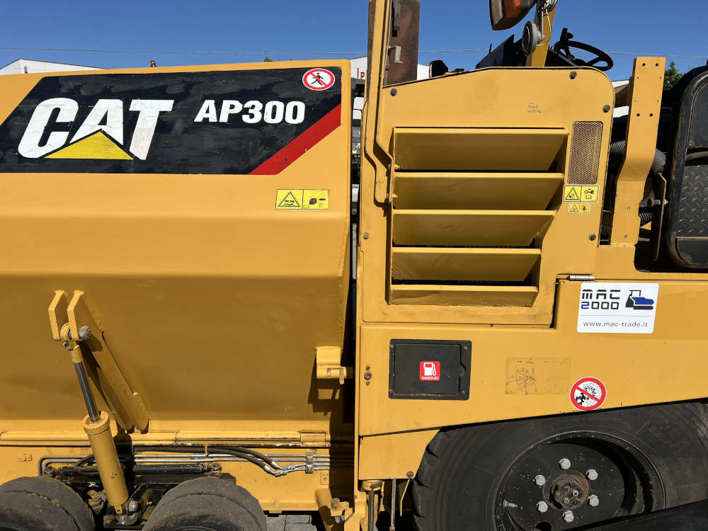 Usato 2012 Caterpillar AP 300
