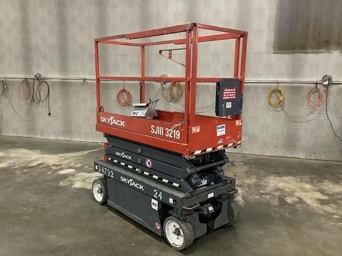 Used 2018 Skyjack SJ3219 DC Scissor Lift