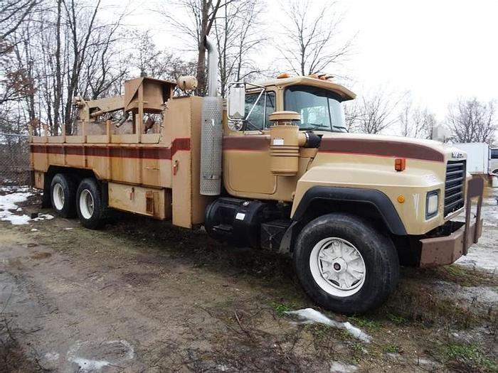 Used 1991 Mack RD600GK Water Truck