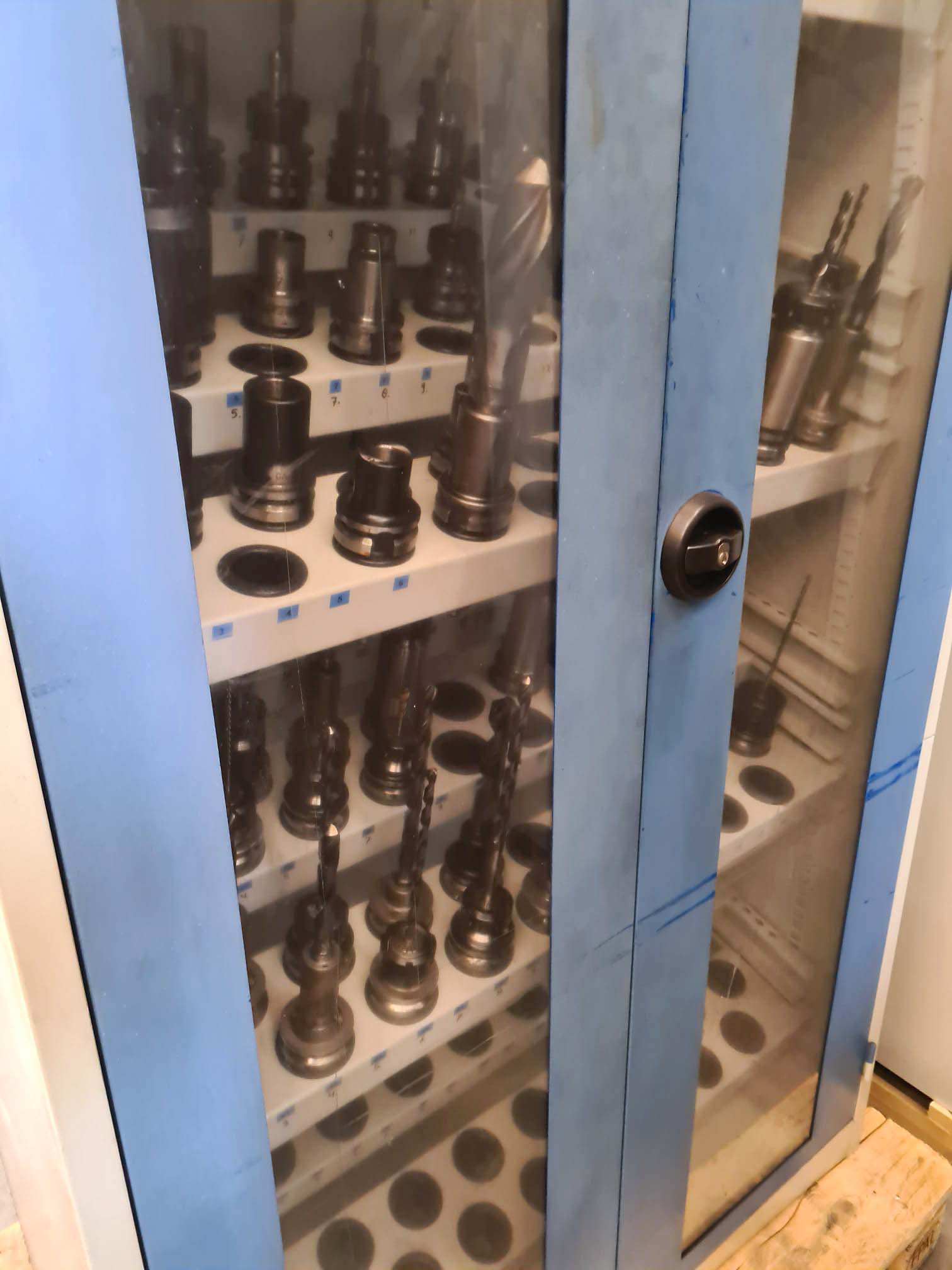 Used Cincinnati Milacron Sabre 1250 - Vertical Machining Center - 1995