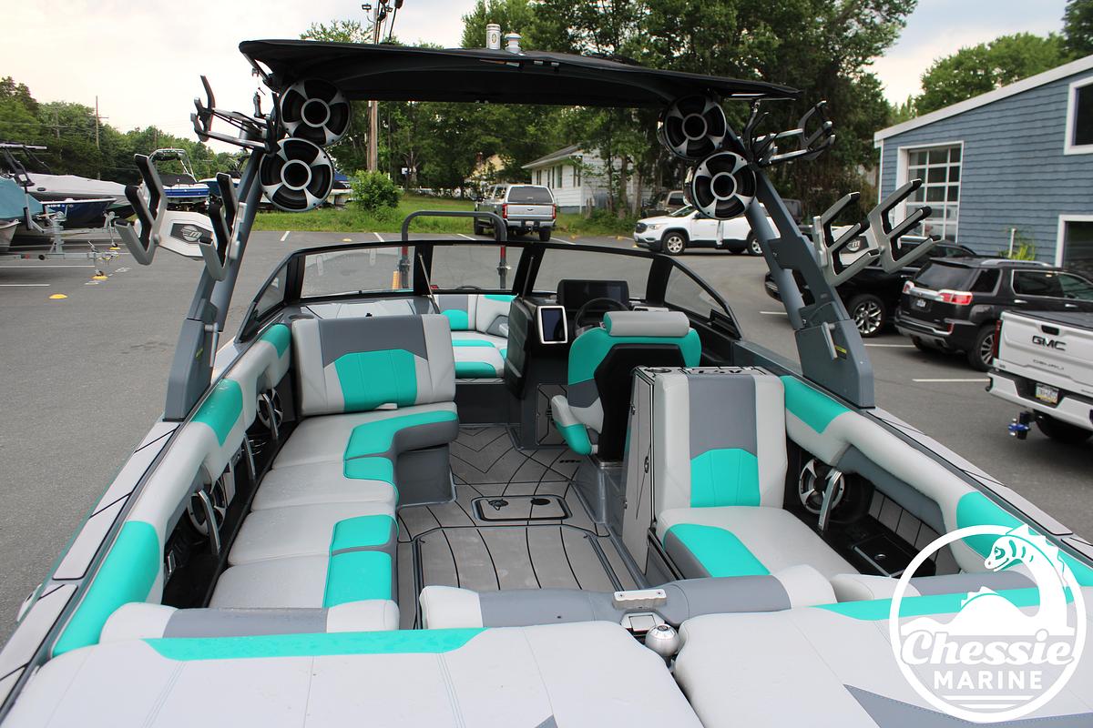 Used 2020 Malibu Wakesetter 25 LSV