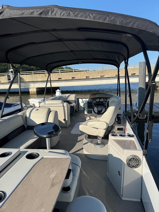 Used 2022 Starcraft CX 25 DL Bar