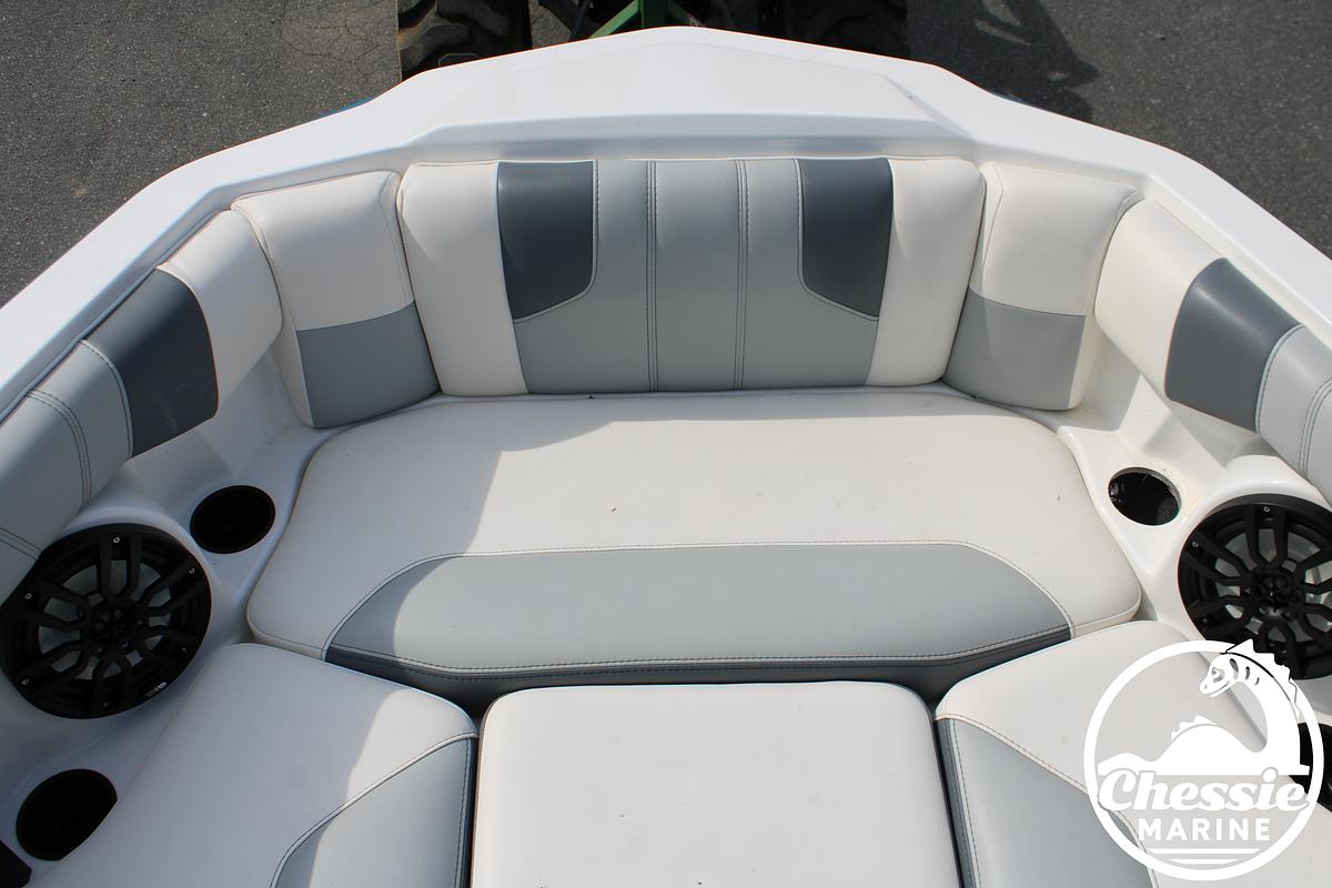 Used 2024 Malibu 21 LX-R
