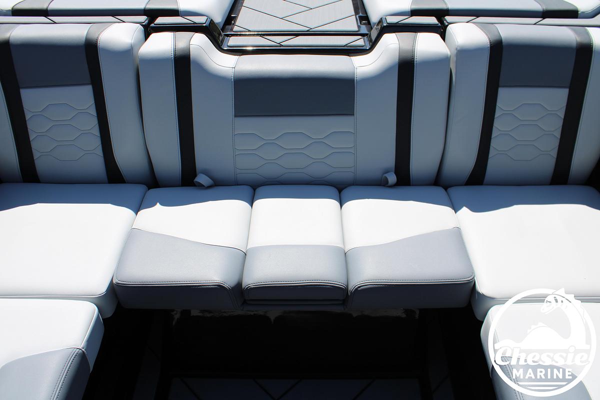 2027 Malibu 23 LSV