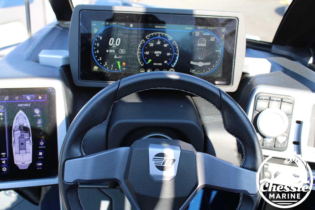 Used 2020 Malibu Wakesetter 25 LSV