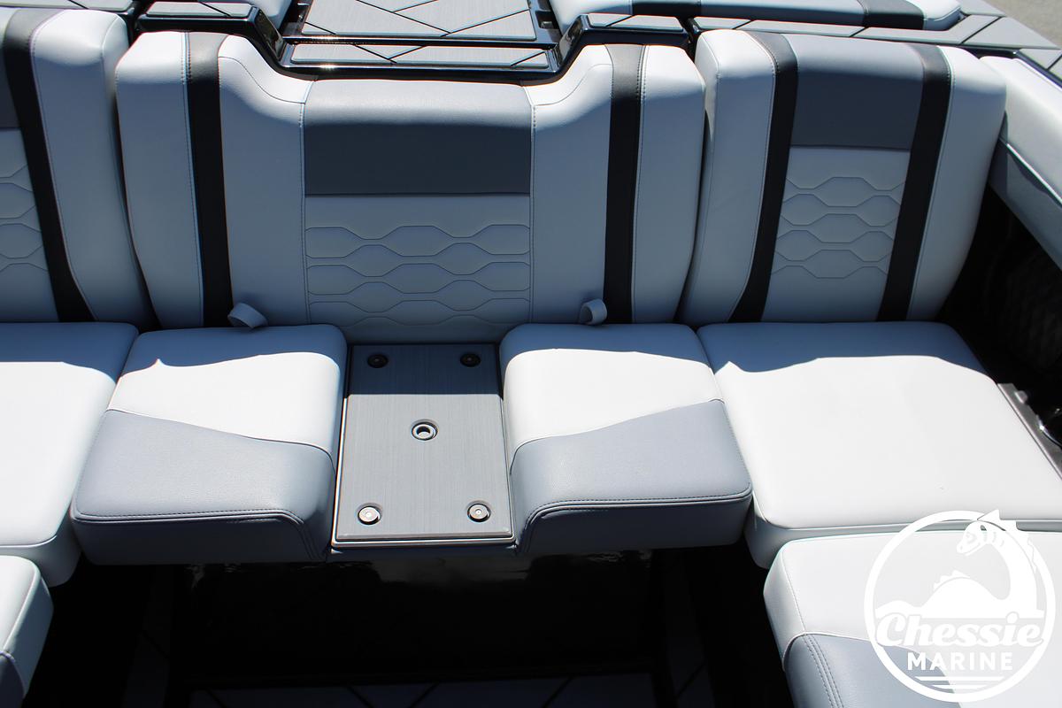 2027 Malibu 23 LSV