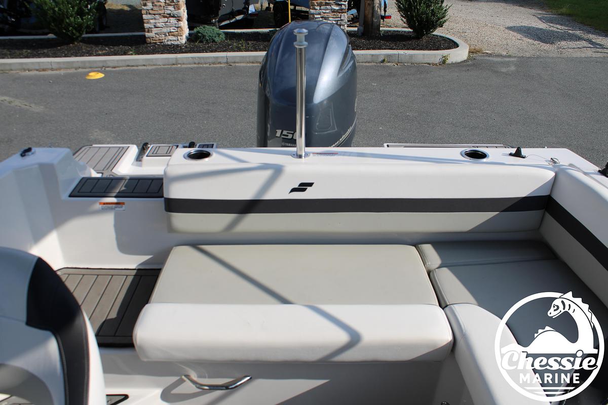 Used 2022 Starcraft AVX 190 DC OB
