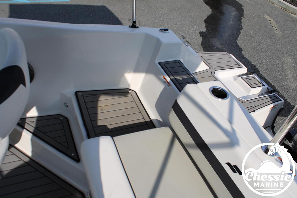 Used 2022 Starcraft AVX 190 DC OB