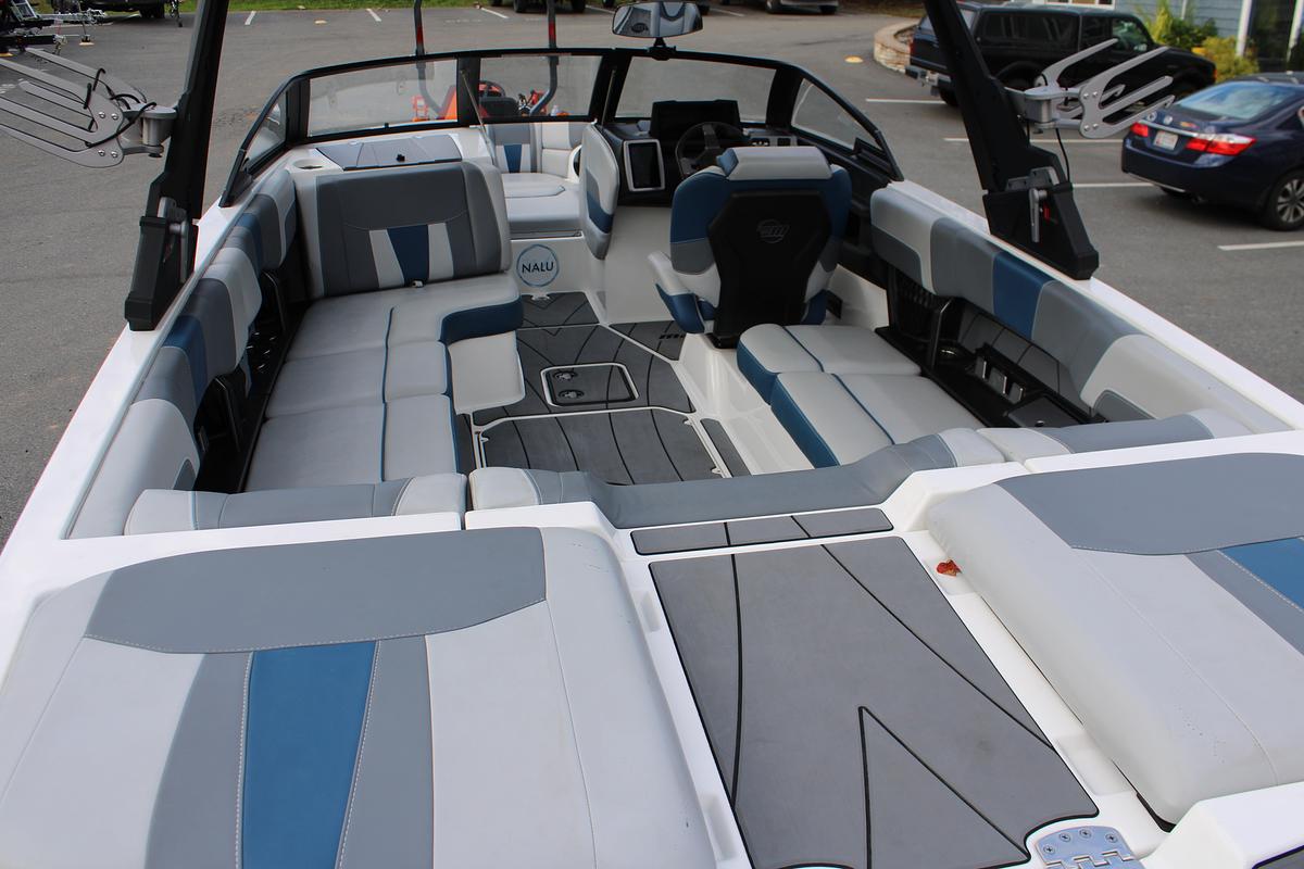 Used 2023 Malibu 23 LSV
