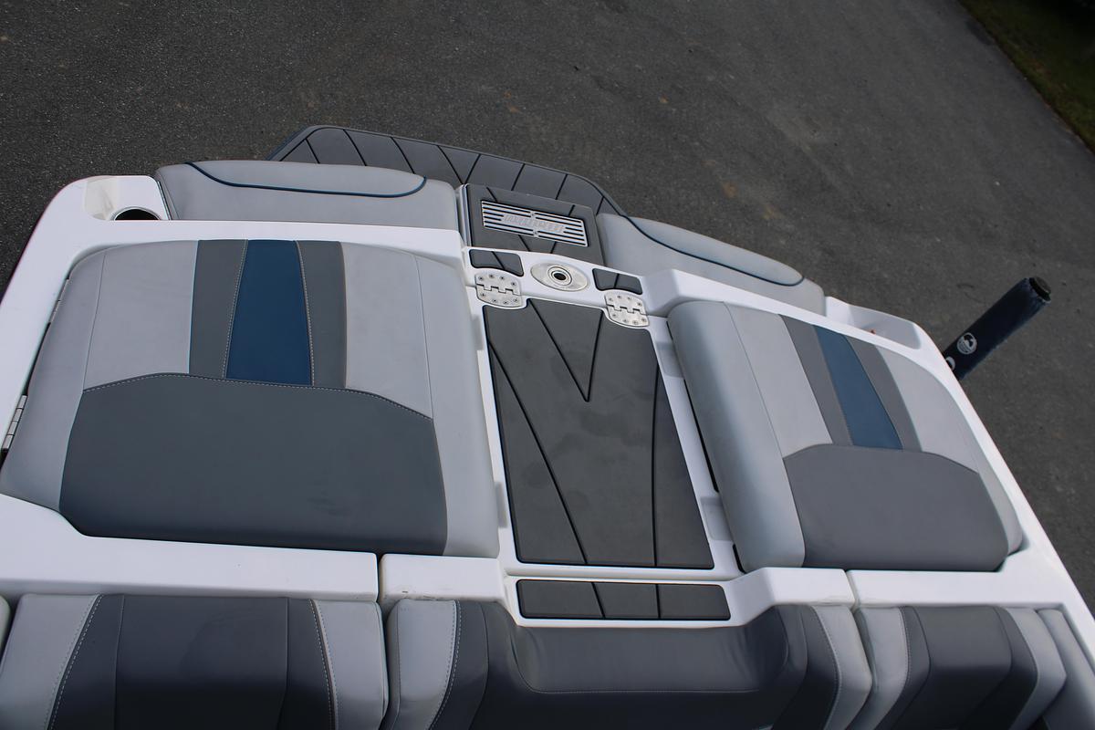 Used 2023 Malibu 23 LSV