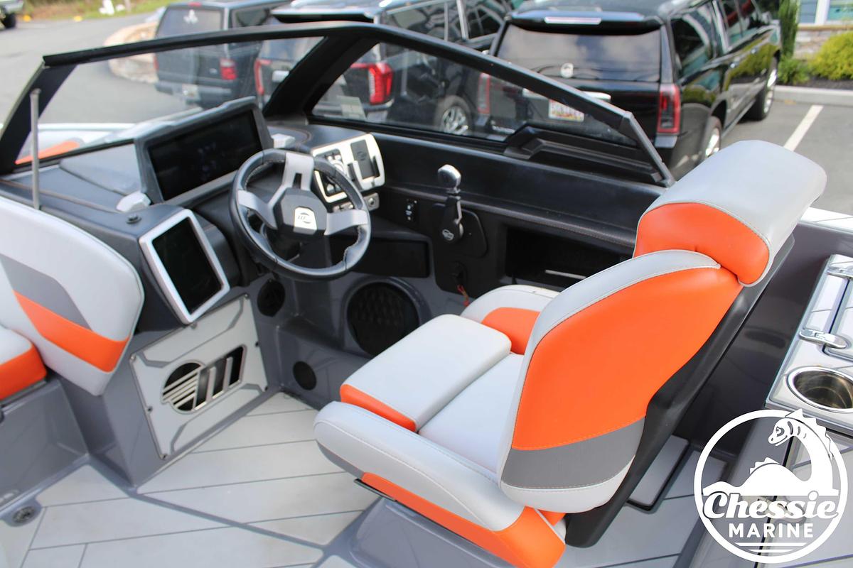 Used 2022 Malibu Wakesetter 25 LSV