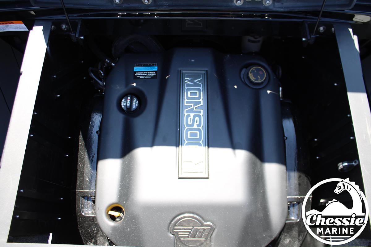 2027 Malibu 23 LSV