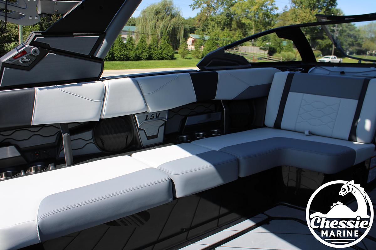 2027 Malibu 23 LSV