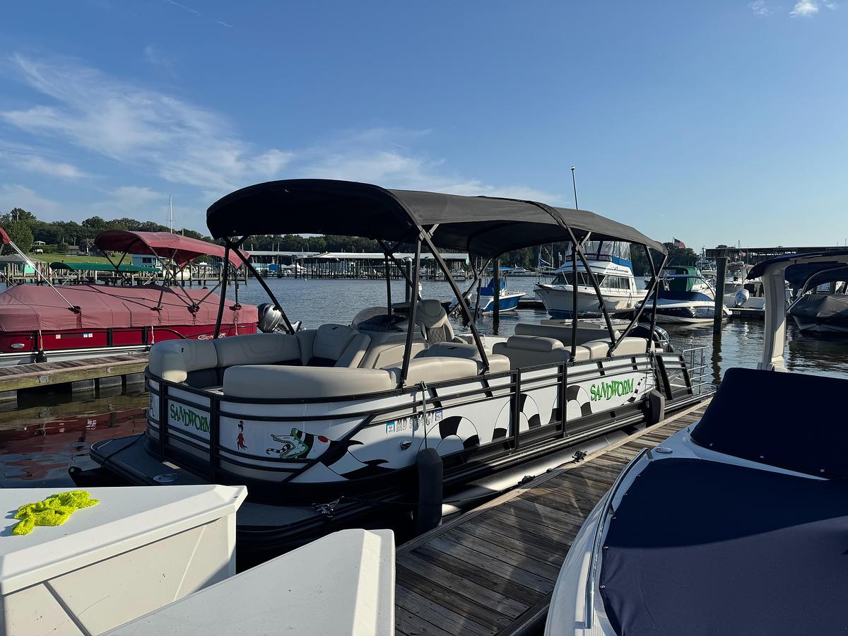 Used 2022 Starcraft CX 25 DL Bar
