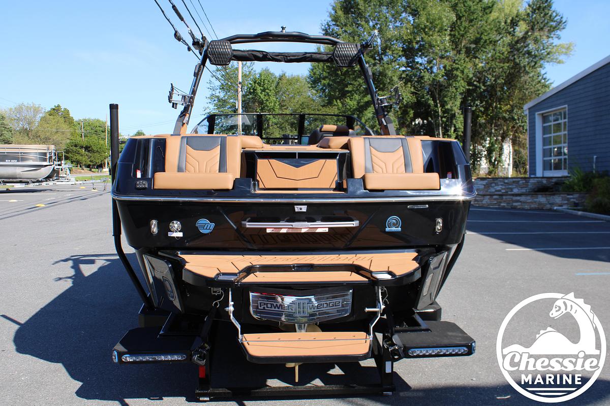 2027 Malibu 25 LSV