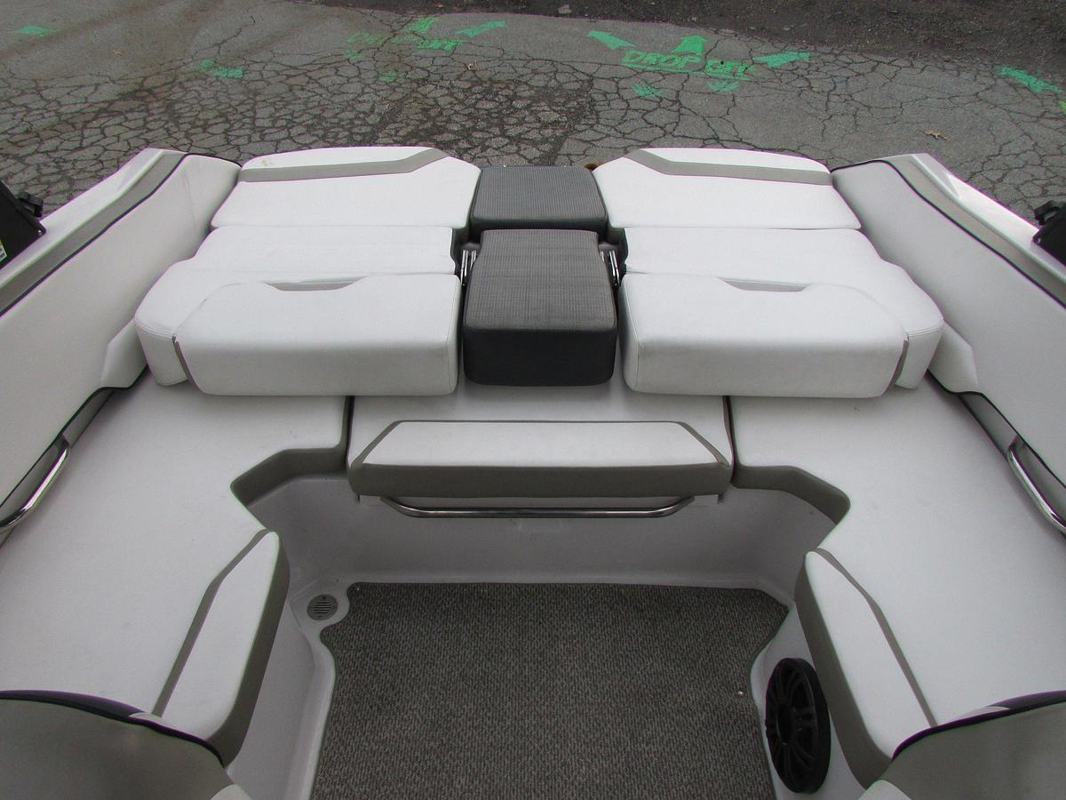 Used 2015 Scarab 195HO