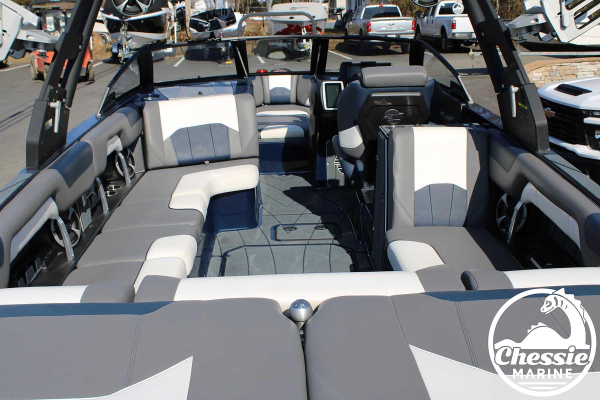 Used 2020 Malibu Wakesetter 25 LSV