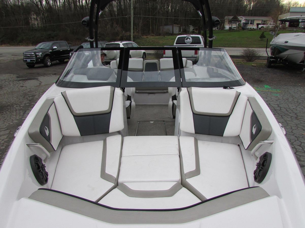 Used 2015 Scarab 195HO