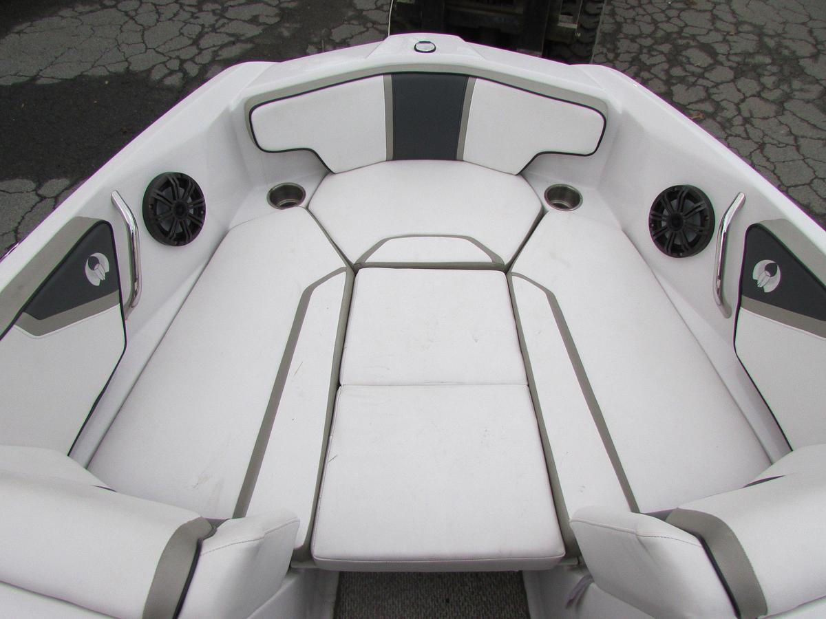 Used 2015 Scarab 195HO