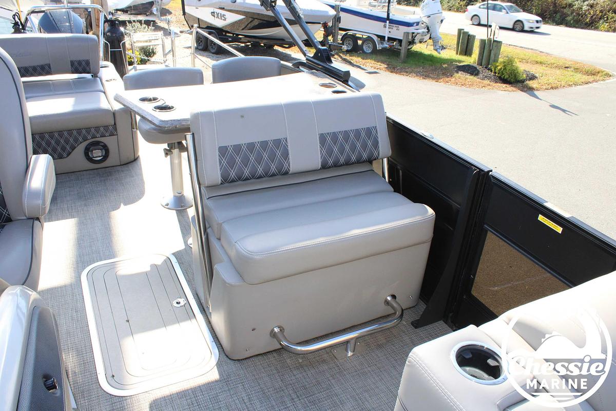 Used 2021 Barletta 25 UE