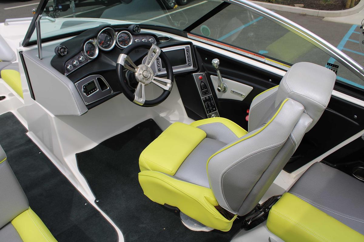 Used 2017 MasterCraft XT 21