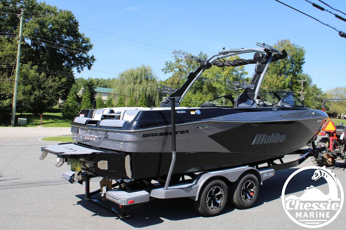 2027 Malibu 23 LSV