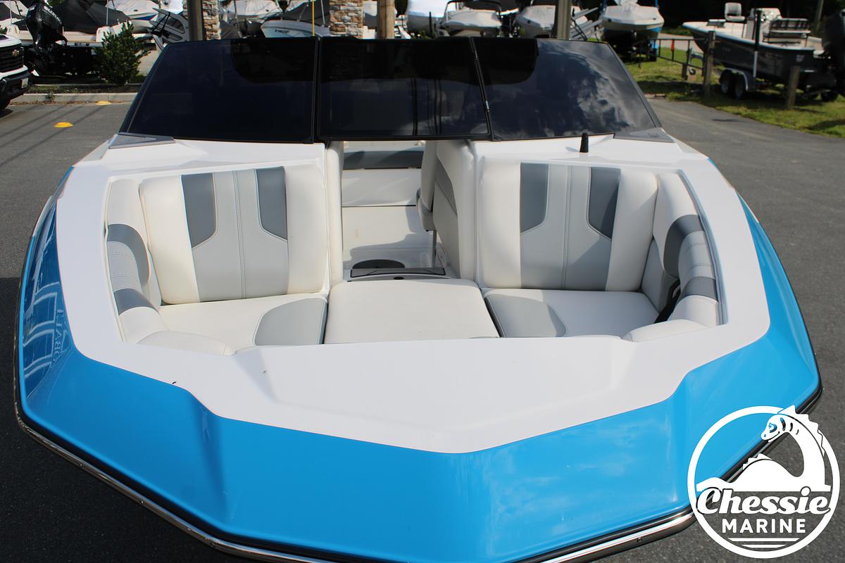 Used 2024 Malibu 21 LX-R