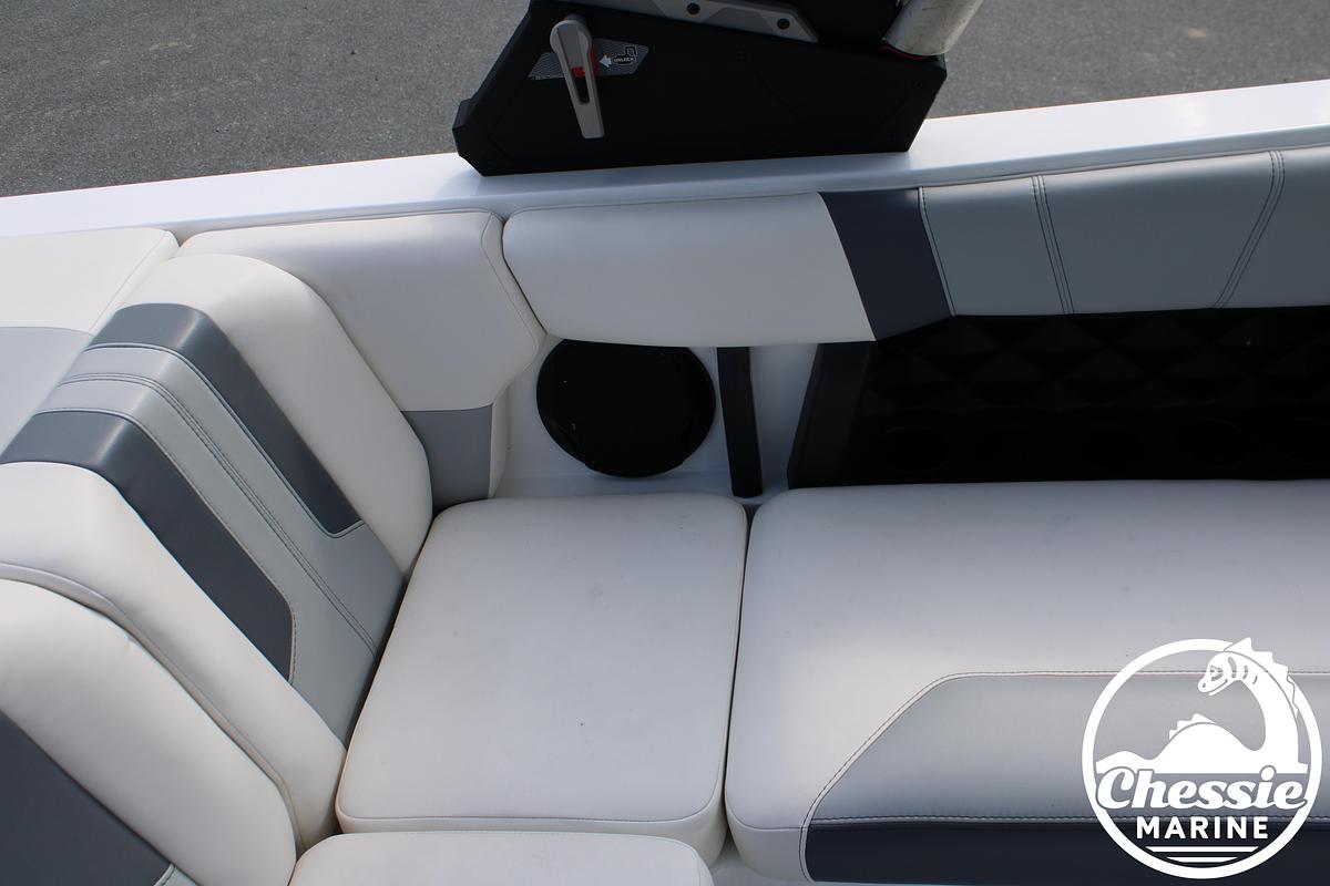 Used 2024 Malibu 21 LX-R
