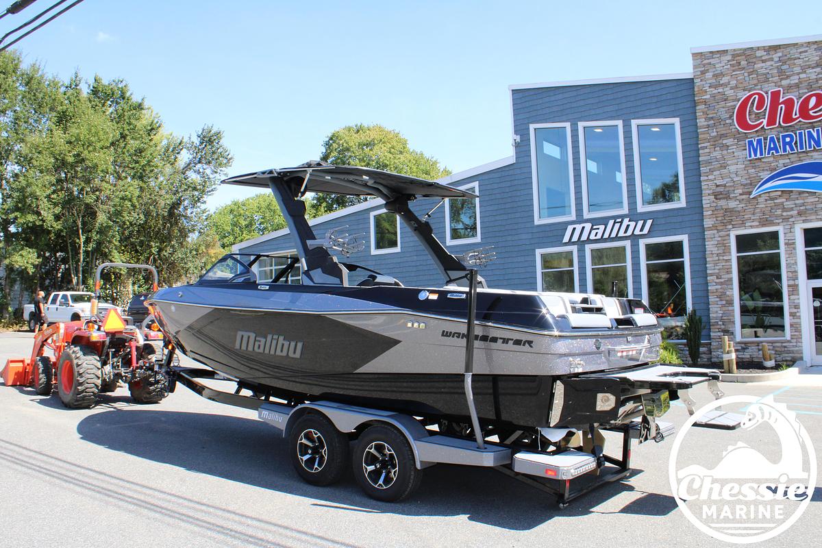 2027 Malibu 23 LSV