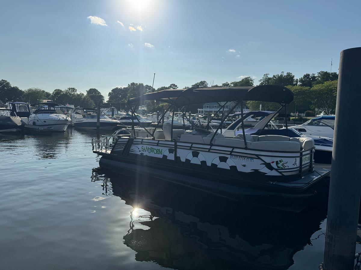 Used 2022 Starcraft CX 25 DL Bar