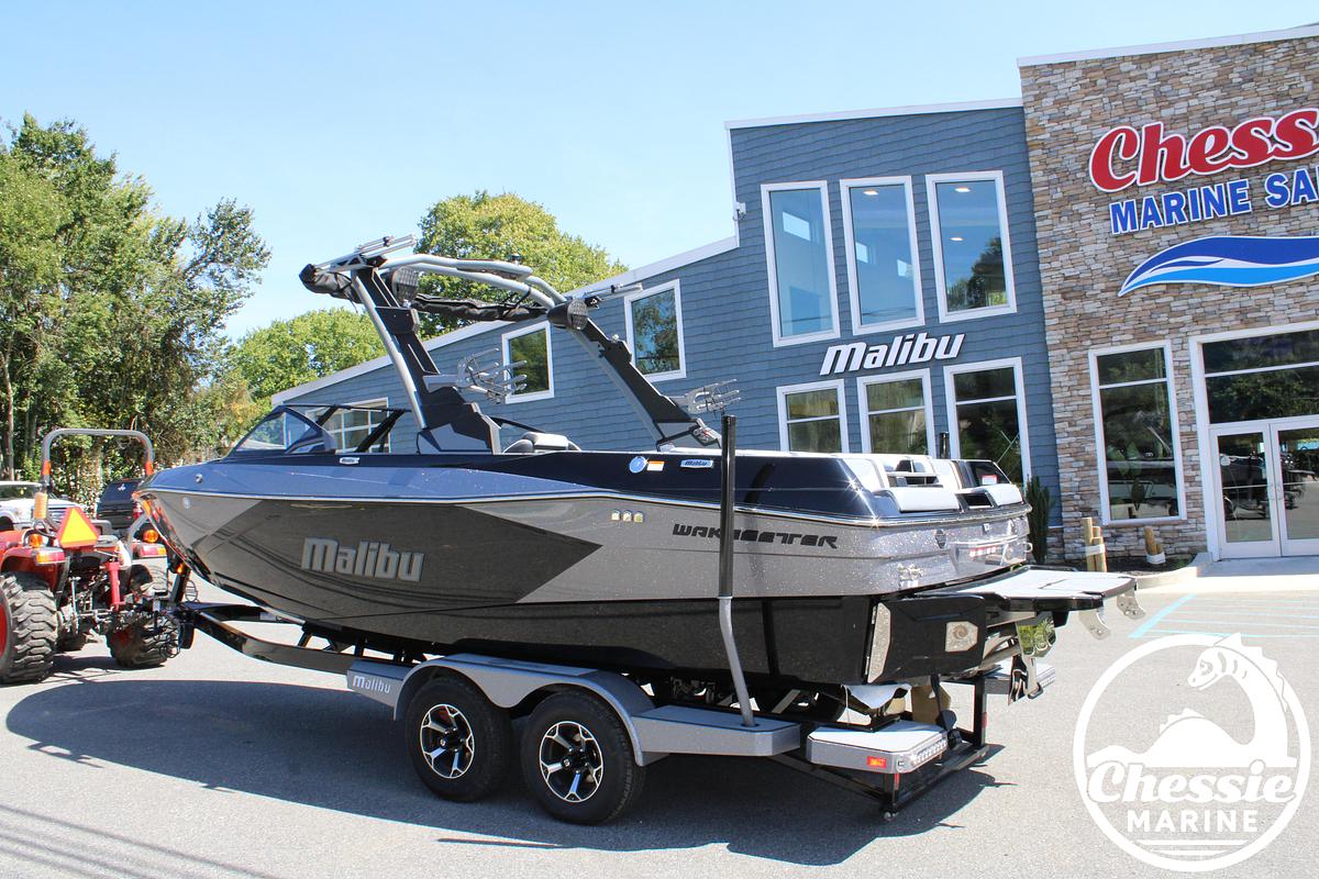 2027 Malibu 23 LSV