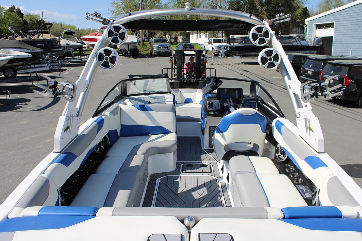 Used 2018 Malibu 23 LSV