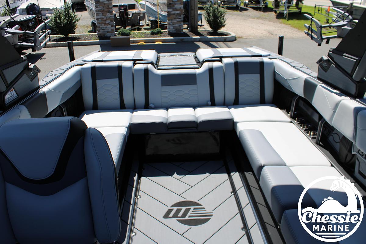 2027 Malibu 23 LSV