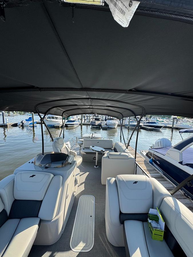 Used 2022 Starcraft CX 25 DL Bar