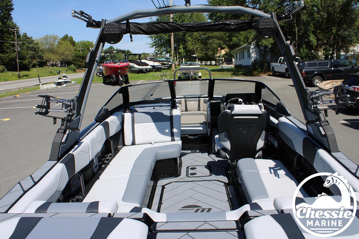 2027 Malibu 23 LSV