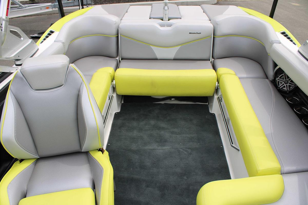 Used 2017 MasterCraft XT 21