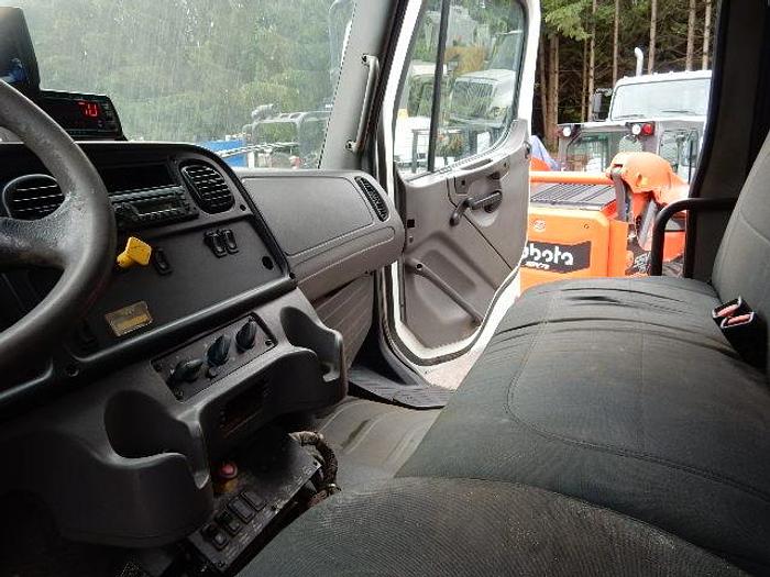 Used 2009 Freightliner M2-106