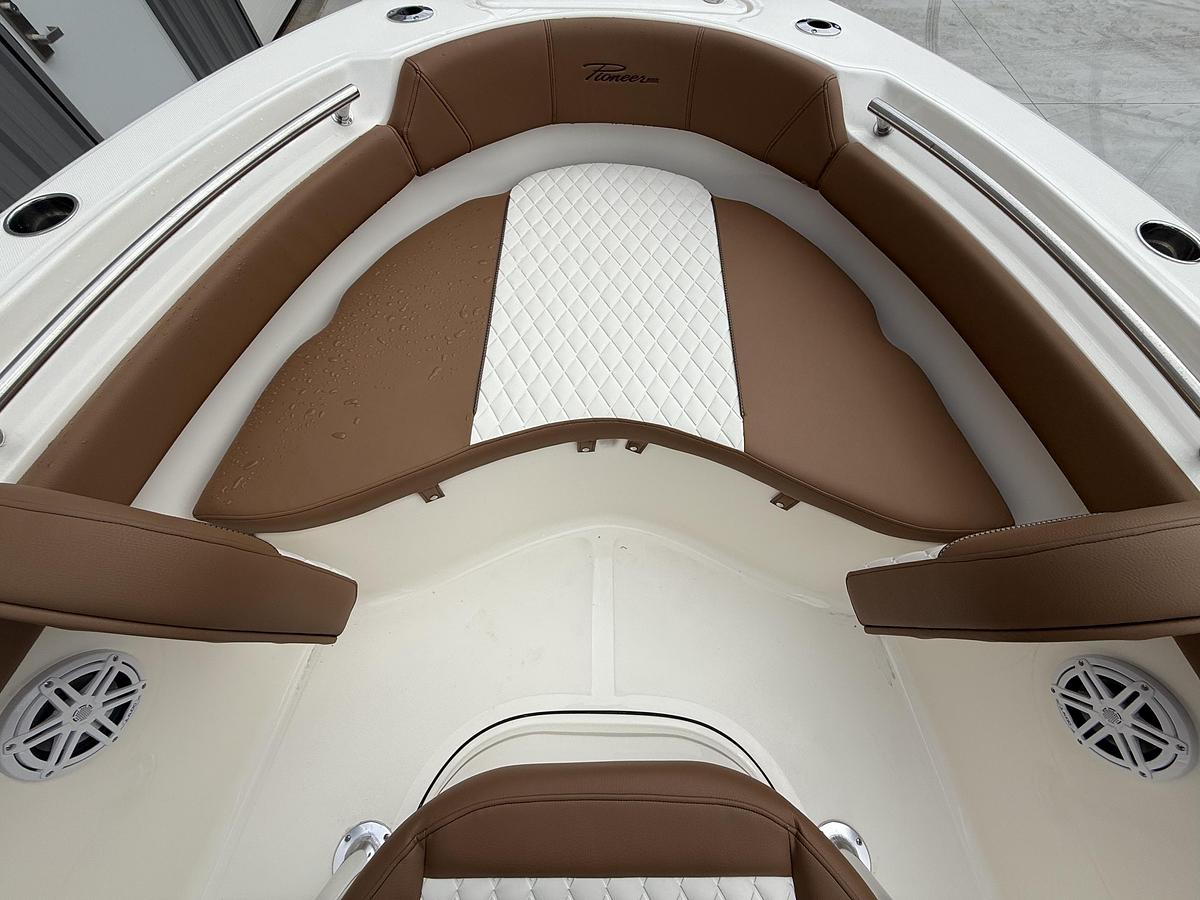 2026 Pioneer 202 Islander