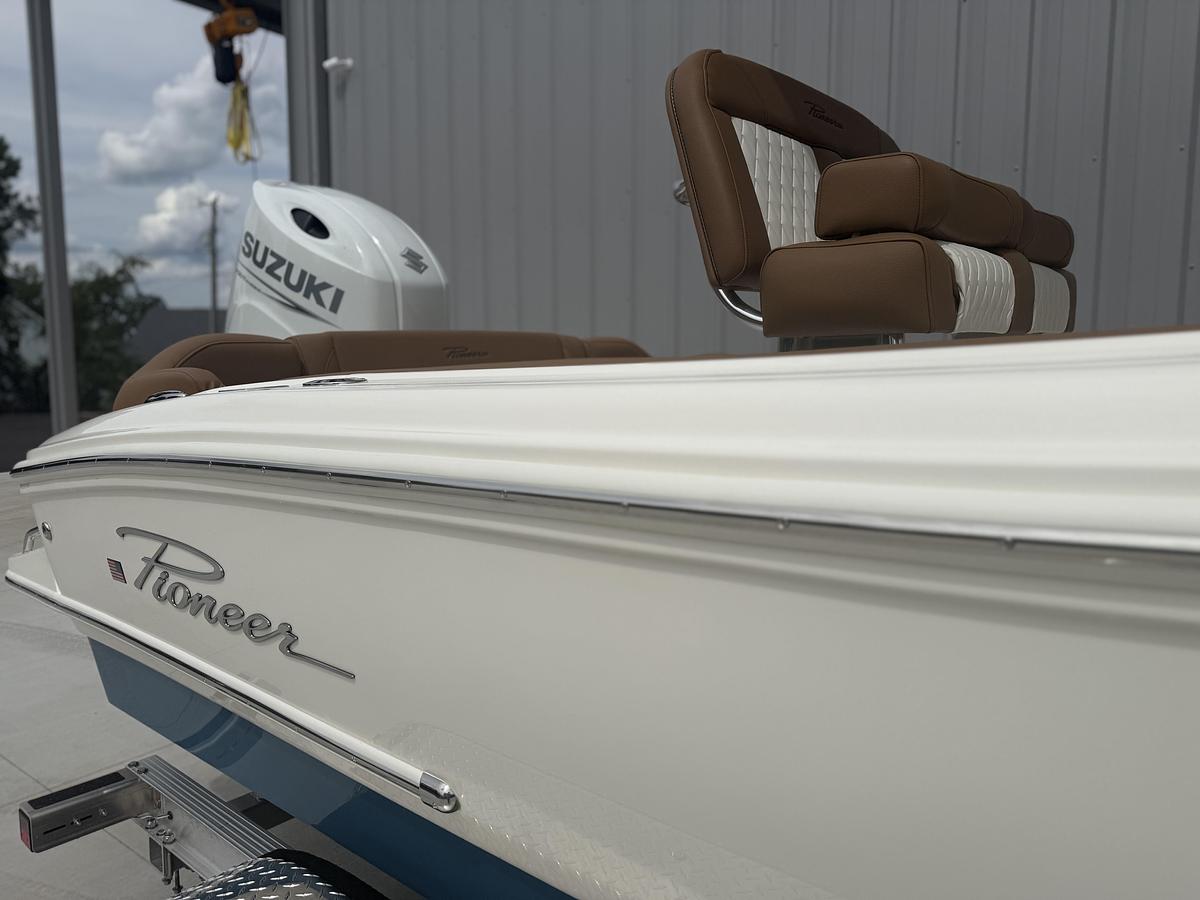 2026 Pioneer 202 Islander