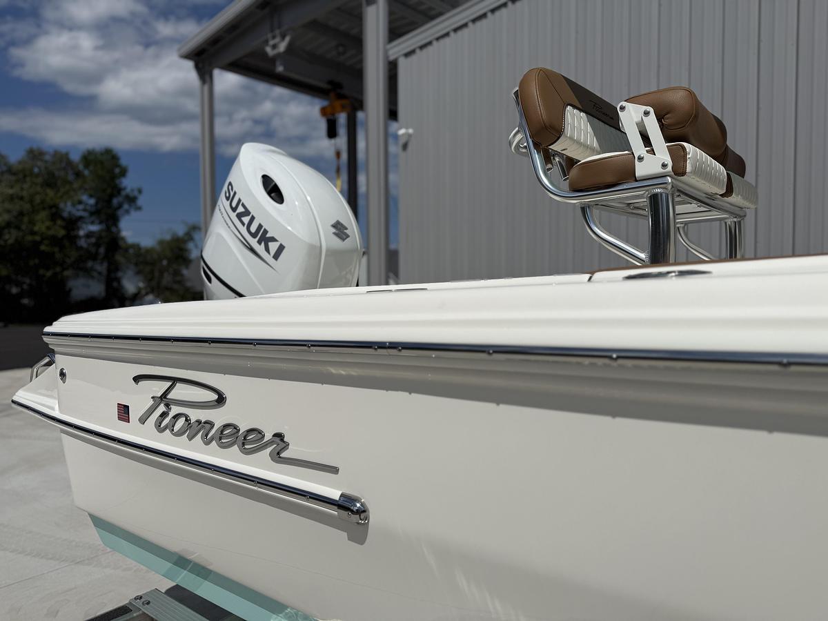 2026 Pioneer 220 Bay Sport